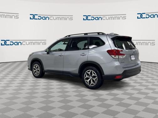 Ice Silver Metallic 2023 Subaru Forester Premium
