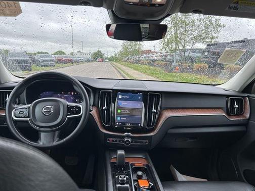2023 Volvo XC60 B5 Plus Bright Theme