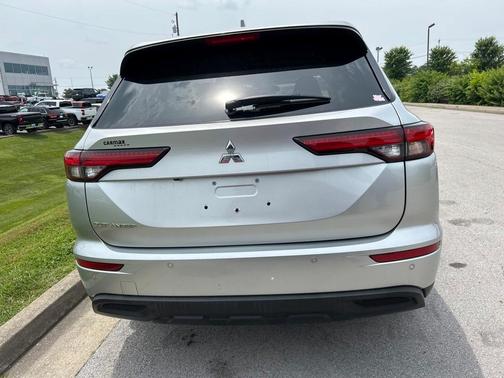 2022 Mitsubishi Outlander ES
