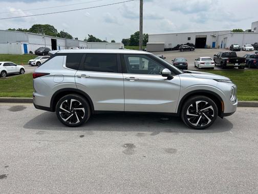2022 Mitsubishi Outlander ES