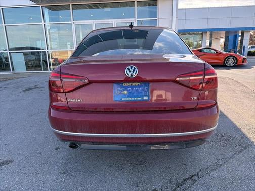 2018 Volkswagen Passat 2.0T R-Line