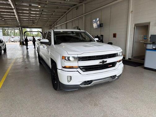 Summit White 2017 Chevrolet Silverado 1500 LT