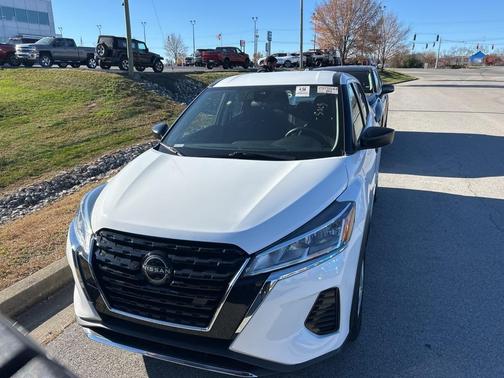 2022 Nissan Kicks S