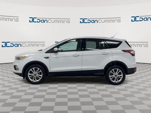 Oxford White 2017 Ford Escape SE