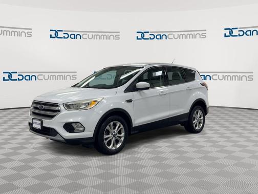 Oxford White 2017 Ford Escape SE