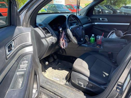 Magnetic 2017 Ford Explorer XLT