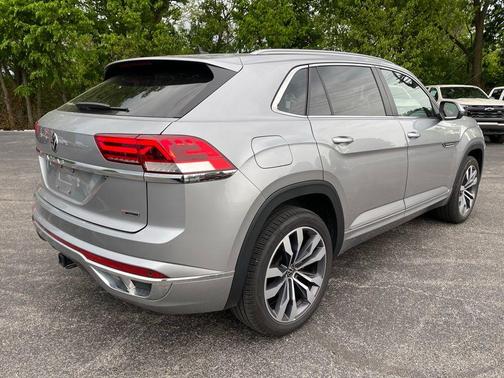 Pyrite Silver Metallic 2021 Volkswagen Atlas Cross Sport 3.6L V6 SEL R-Line