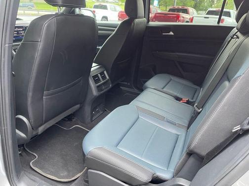 Pyrite Silver Metallic 2021 Volkswagen Atlas Cross Sport 3.6L V6 SEL R-Line