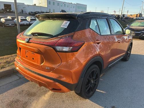 2021 Nissan Kicks SR