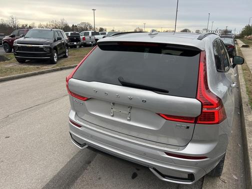 2024 Volvo XC60 B5 Plus Dark Theme