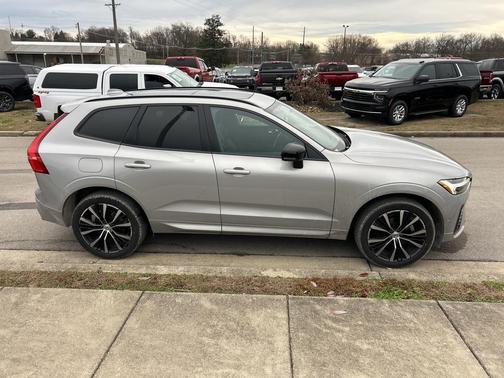 2024 Volvo XC60 B5 Plus Dark Theme