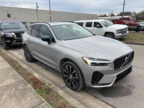 2024 Volvo XC60 B5 Plus Dark Theme