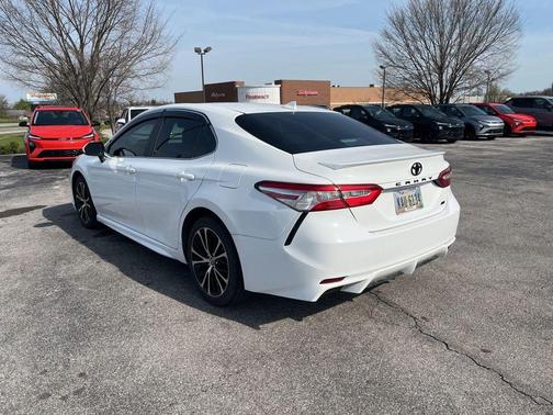Super White 2020 Toyota Camry SE