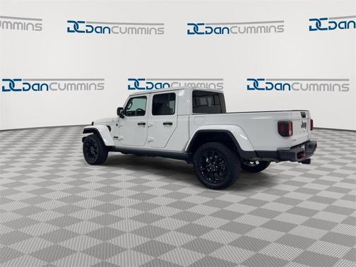 2024 Jeep Gladiator Nighthawk