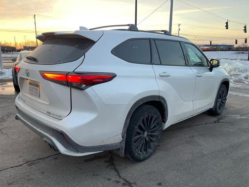 2023 Toyota Highlander XSE