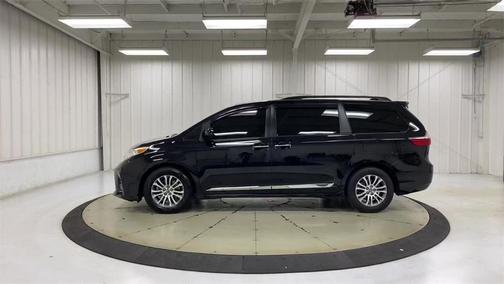 2018 Toyota Sienna XLE