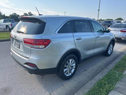 2017 Kia Sorento L