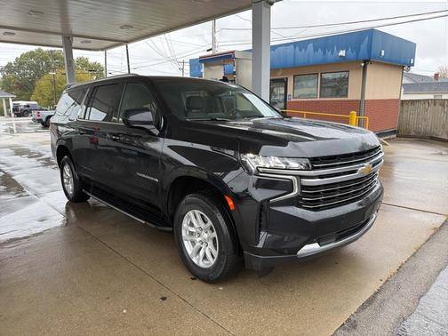 2023 Chevrolet Suburban LT