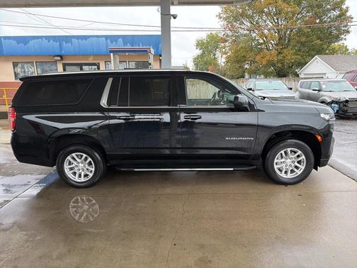 2023 Chevrolet Suburban LT