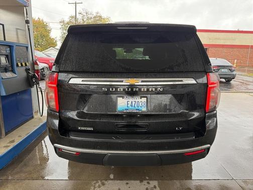 2023 Chevrolet Suburban LT
