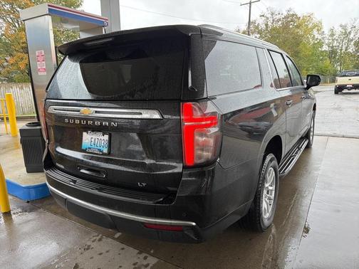 2023 Chevrolet Suburban LT