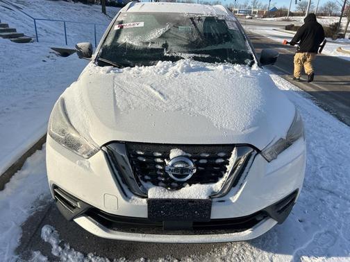 2020 Nissan Kicks SR