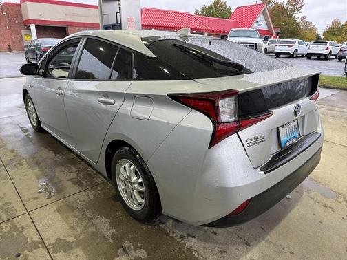 2022 Toyota Prius LE
