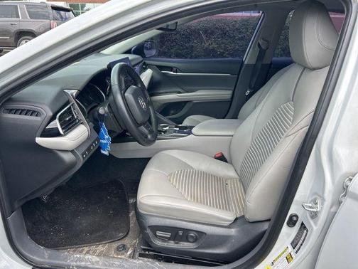 Ice 2023 Toyota Camry SE