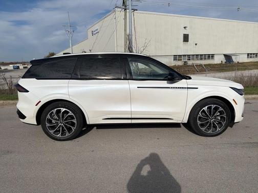 2025 Lincoln Nautilus Reserve