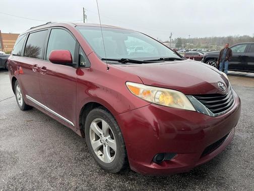 2011 Toyota Sienna LE