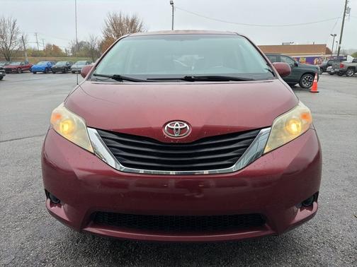 2011 Toyota Sienna LE