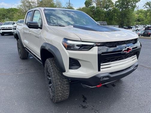 White Sand 2026 Chevrolet Colorado ZR2