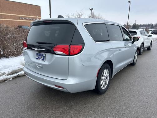 2023 Chrysler Voyager LX