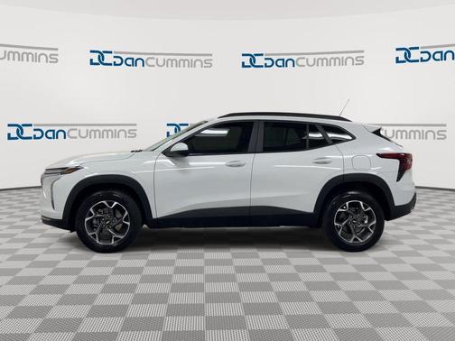 Summit White 2024 Chevrolet Trax LT