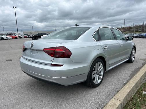 2017 Volkswagen Passat 1.8T SE w/Technology