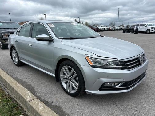 2017 Volkswagen Passat 1.8T SE w/Technology