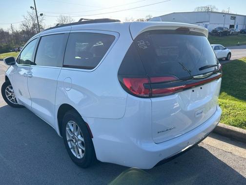2022 Chrysler Pacifica Touring-L