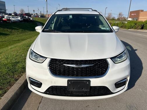 2022 Chrysler Pacifica Touring-L