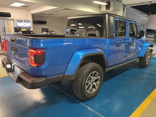 2024 Jeep Gladiator Sport