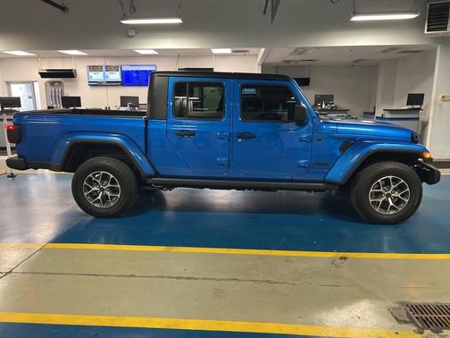 2024 Jeep Gladiator Sport