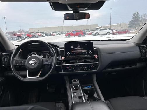 2024 Nissan Pathfinder SV