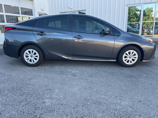 2020 Toyota Prius LE