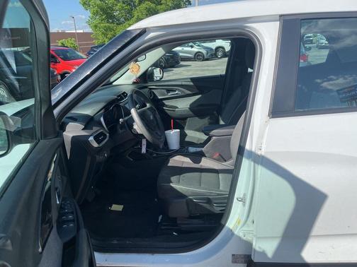 Summit White 2021 Chevrolet Trailblazer LS