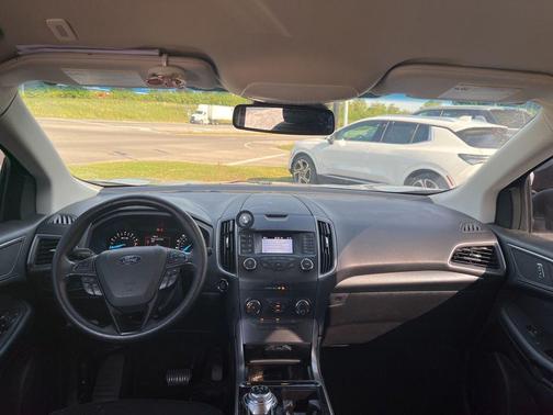 Ingot Silver 2019 Ford Edge SE