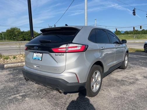 Ingot Silver 2019 Ford Edge SE