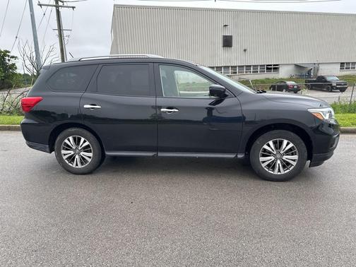 2018 Nissan Pathfinder SL