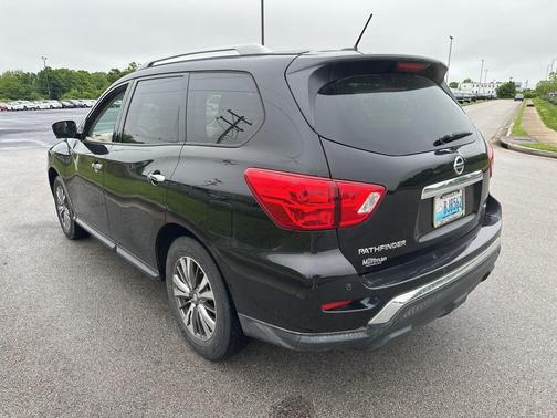 2018 Nissan Pathfinder SL