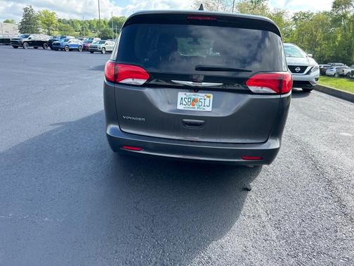 2022 Chrysler Voyager LX