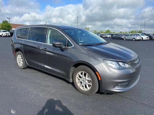 2022 Chrysler Voyager LX