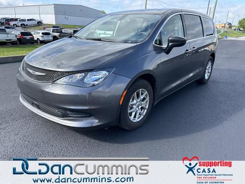 2022 Chrysler Voyager LX